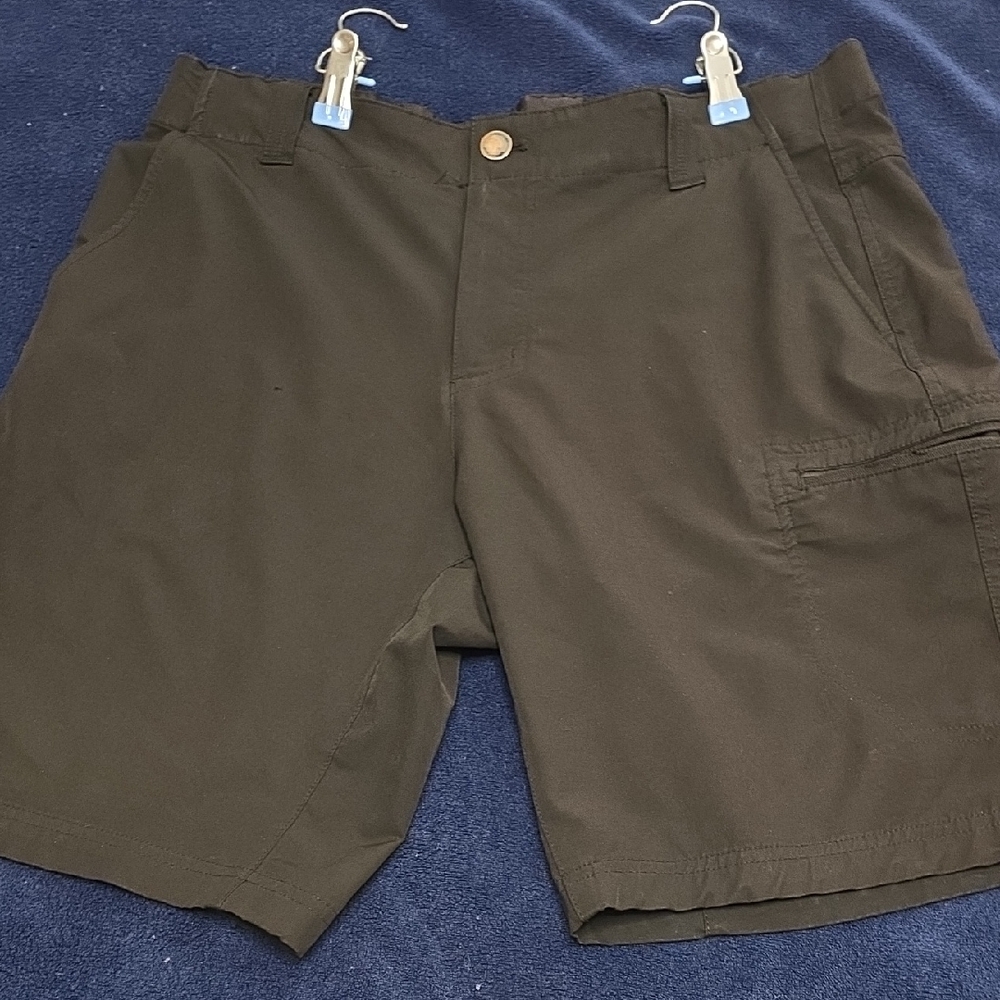 Men's Outdoor Cargo Shorts in Black